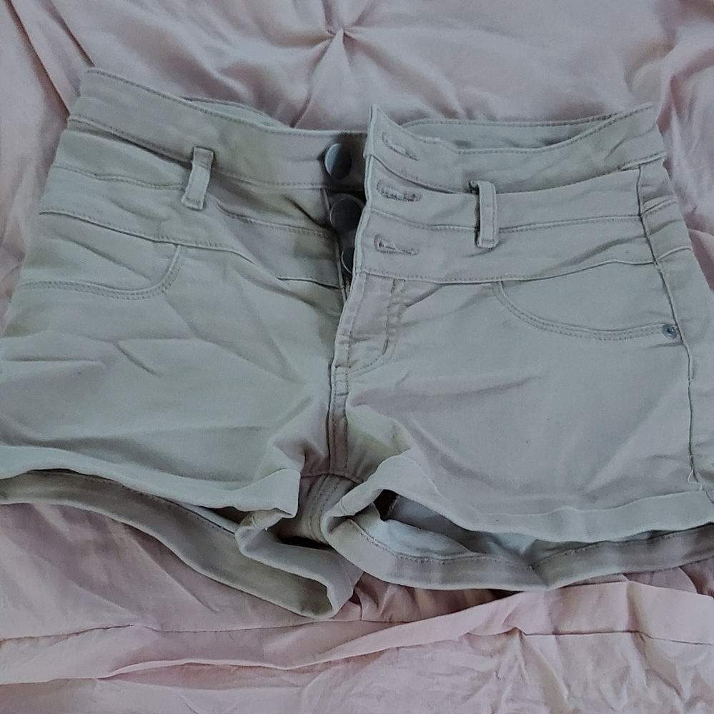 3 button shorts nude color